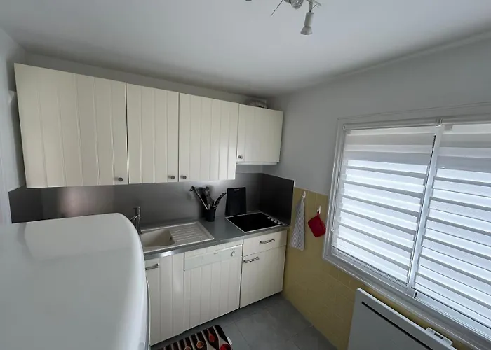 Appartement T2 Six Fours Cap Negre,1 Mn A Pied De La Mer